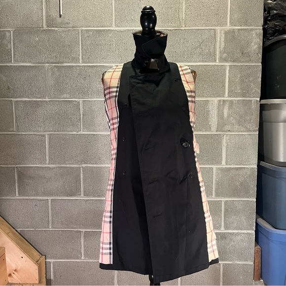 Burberry Harbourne trench coat. - Picture 9 of 15